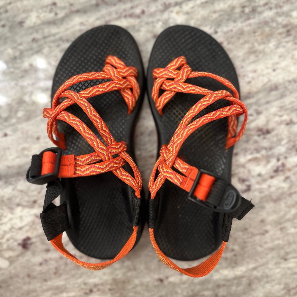 Women’s Chacos Size 6
